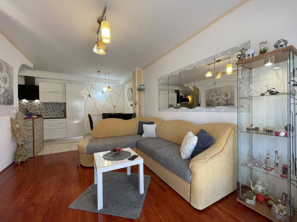 Apartment Malu Pula Exteriör bild